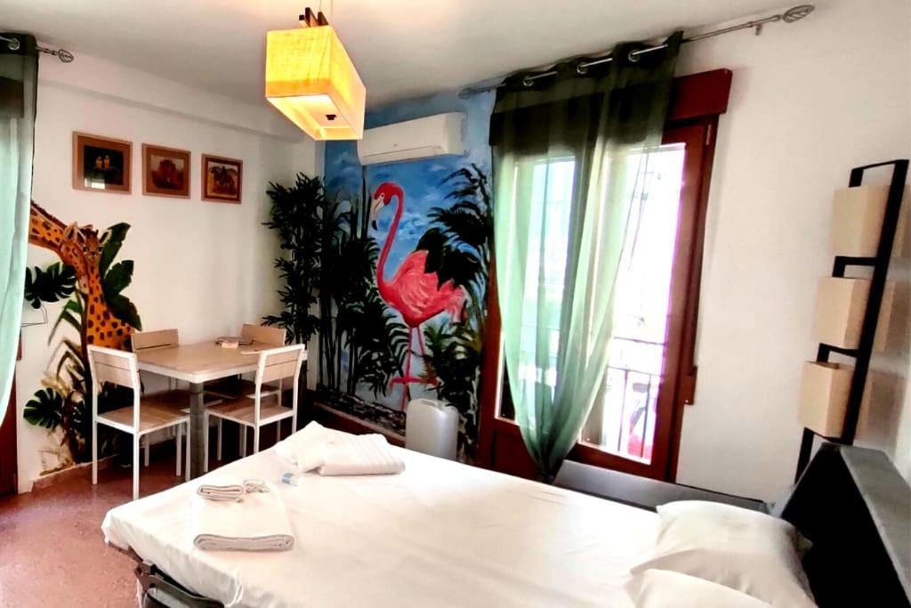 Apartamento En Zona De Ocio Casco Antiguo Alicante Luaran gambar