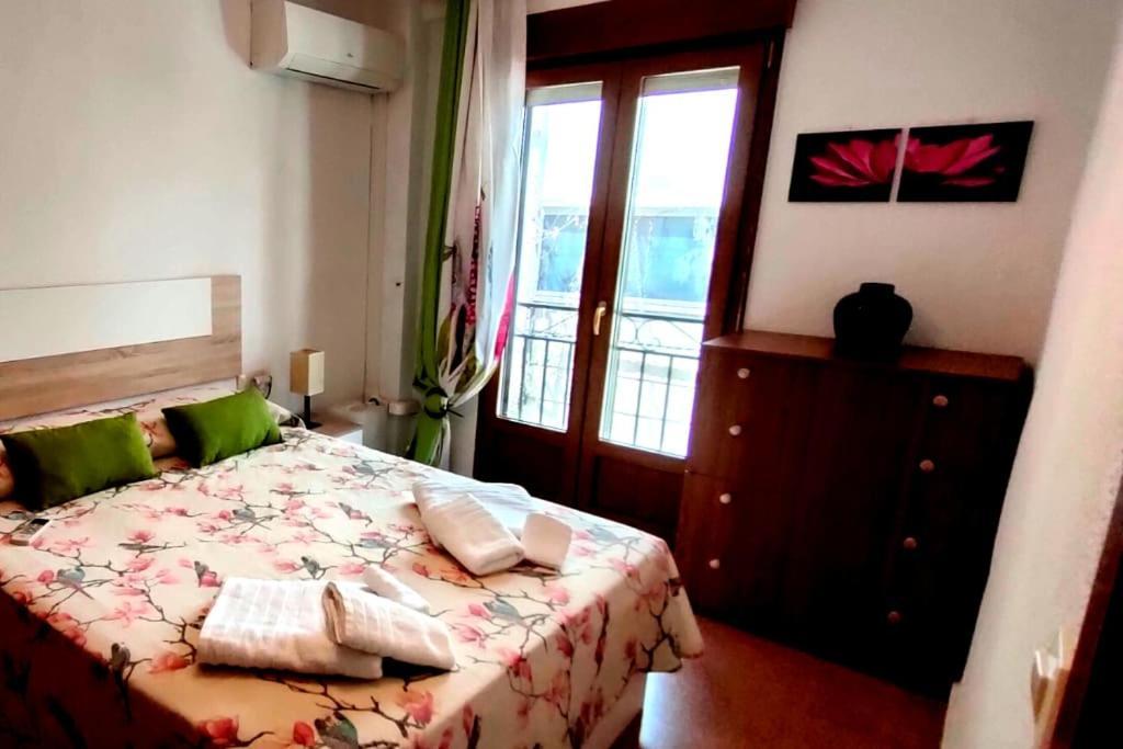 Apartamento En Zona De Ocio Casco Antiguo Alicante Luaran gambar