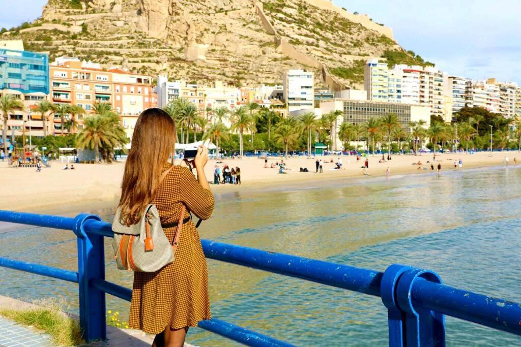 Apartamento En Zona De Ocio Casco Antiguo Alicante Luaran gambar